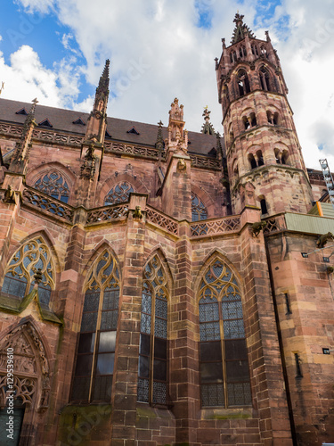 La catedral de Nuestra Señora de Friburgo en Alemania, verano de 2016 OLYMPUS DIGITAL CAMERA