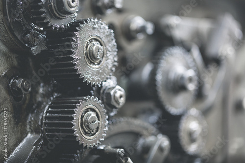 Fotografi Old gears in black oil