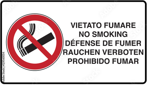 vietato fumare in cinque lingue photo