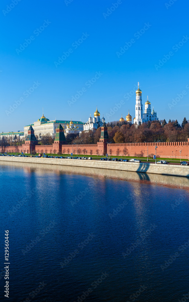 Fototapeta premium The embankment of the Moscow river with Kremlin, Russia
