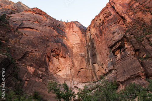 rocky wall in Zion © Benoit