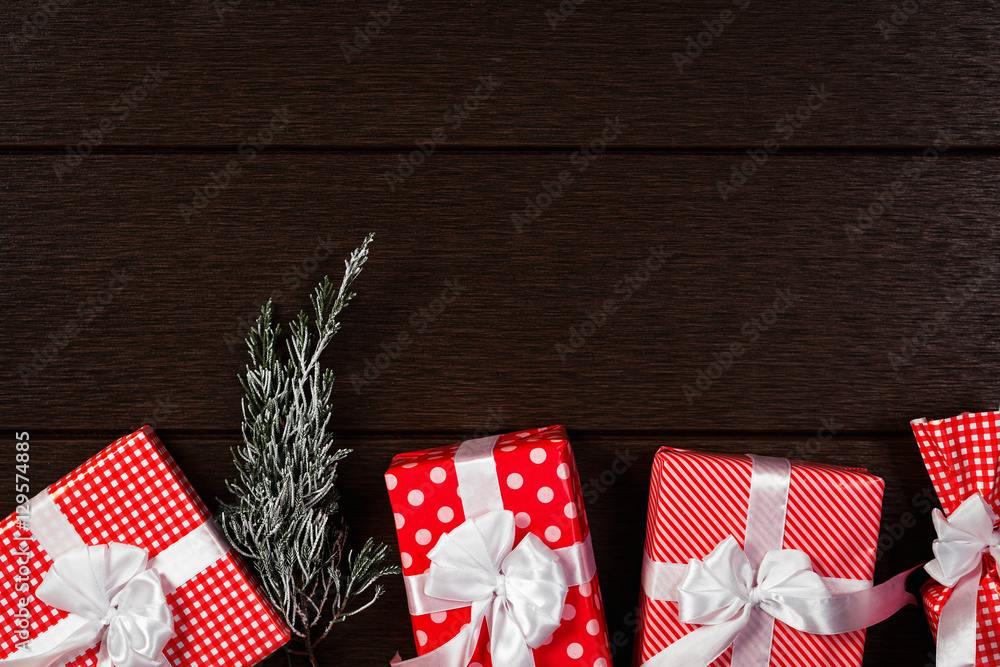 Obraz premium Holiday red christmas gift box background, Top view celebrate