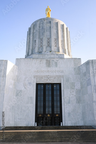 Oregon State Capitol building photo