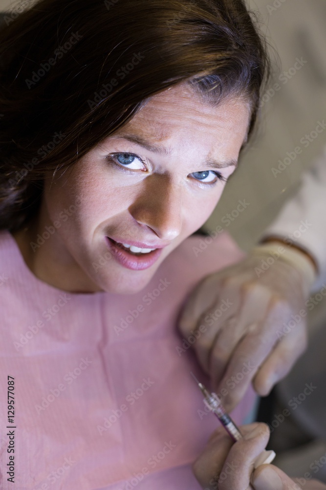 © WavebreakMediaMicro - Dentist injecting female patient