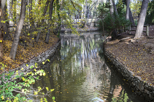 Parque de San Vicente de Liria, río y estanque. photo