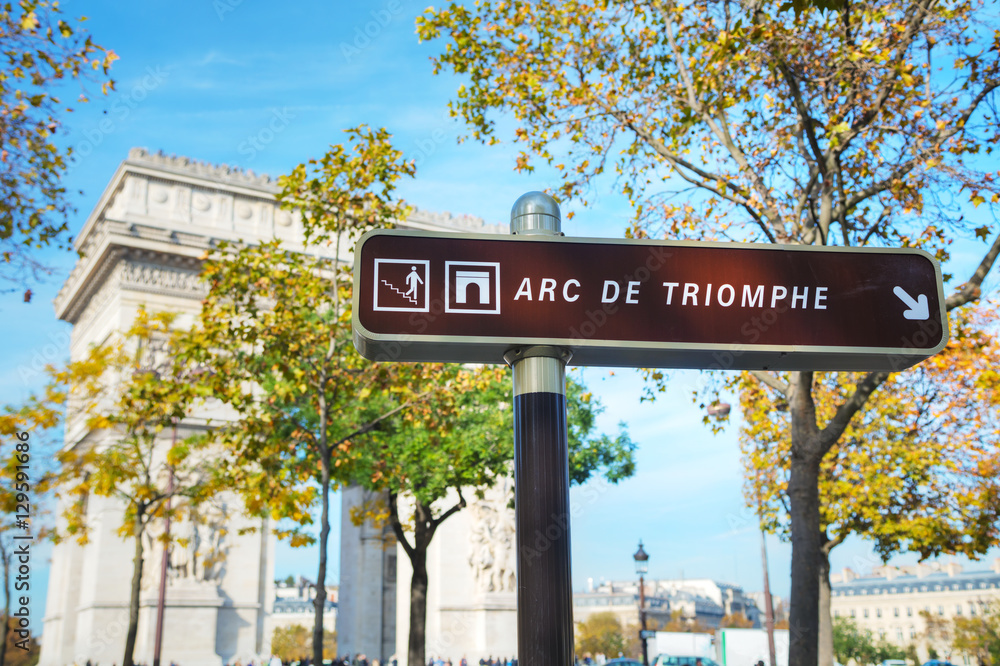The Arc de Triomphe de l'Etoile sign