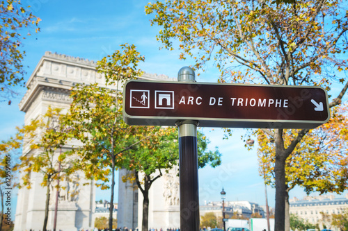 Obraz na płótnie The Arc de Triomphe de l'Etoile sign w salonie