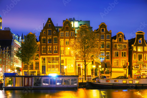Obraz na płótnie Amsterdam city view with Amstel river w salonie