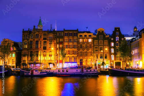 Obraz na płótnie Amsterdam city view with Amstel river w salonie