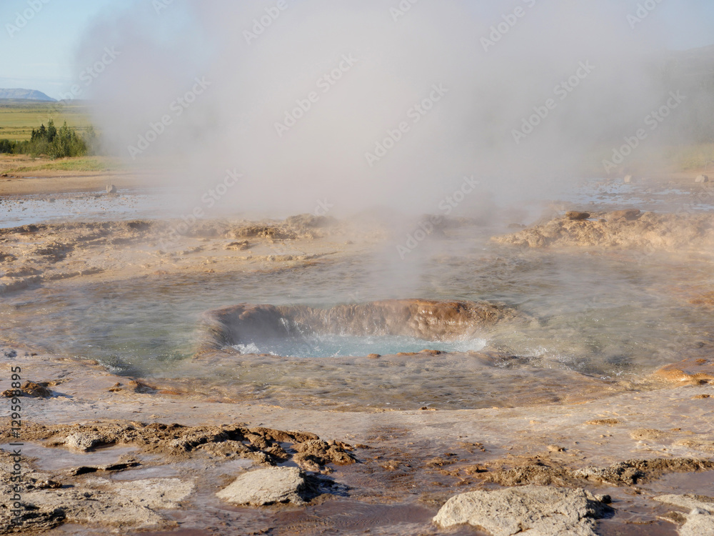 Ende einer Eruption des Geysirs Strokkur in Island