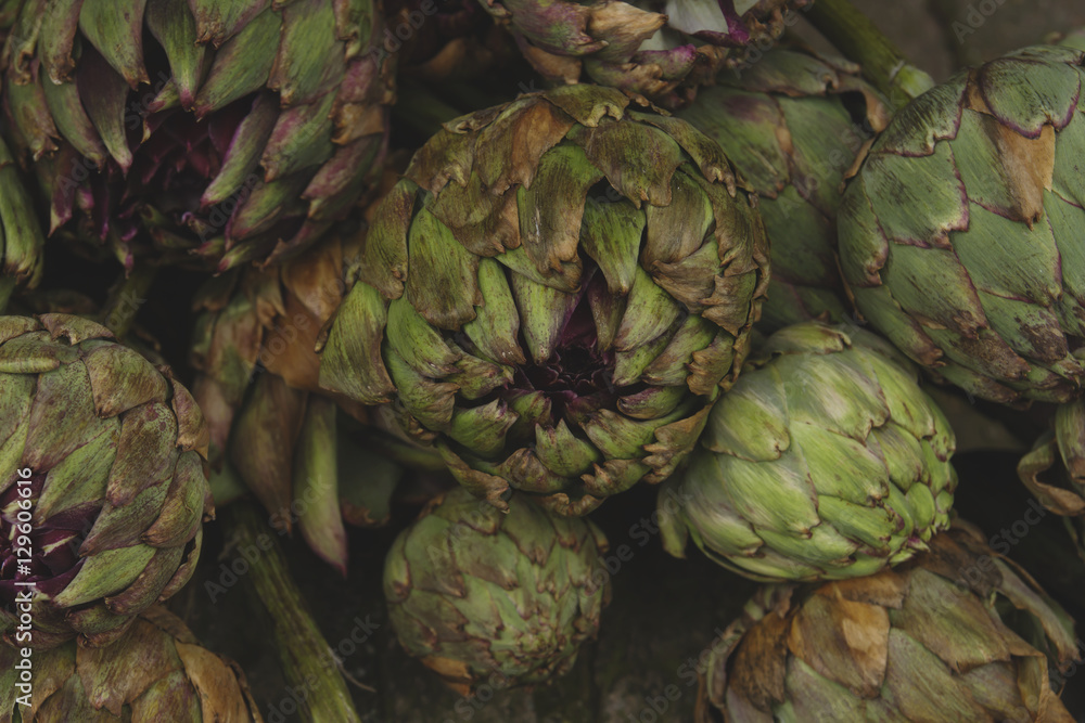 Obraz premium artichokes flower-heads