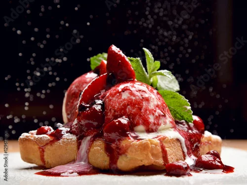 Obraz  z motywem Yogurt dessert with berries strawberry and cherry on bakes toast