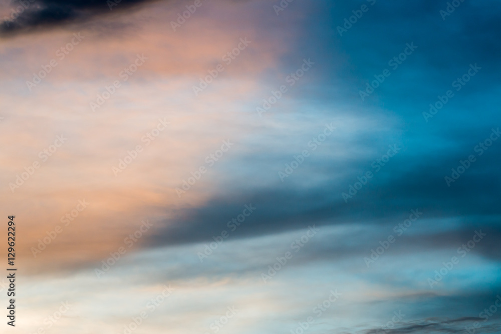 Obraz premium colorful dramatic sky with cloud at sunset