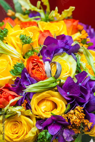 The composition of the bouquet and wedding rings closeup
