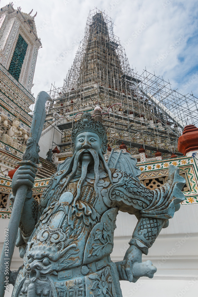 Obraz premium Statue Chinese ,The Chinese Stone Figurines of Wat Arun is a Buddhist temple in Bangkok Yai district of Bangkok, Thailand, on the Thonburi west bank of the Chao Phraya River.