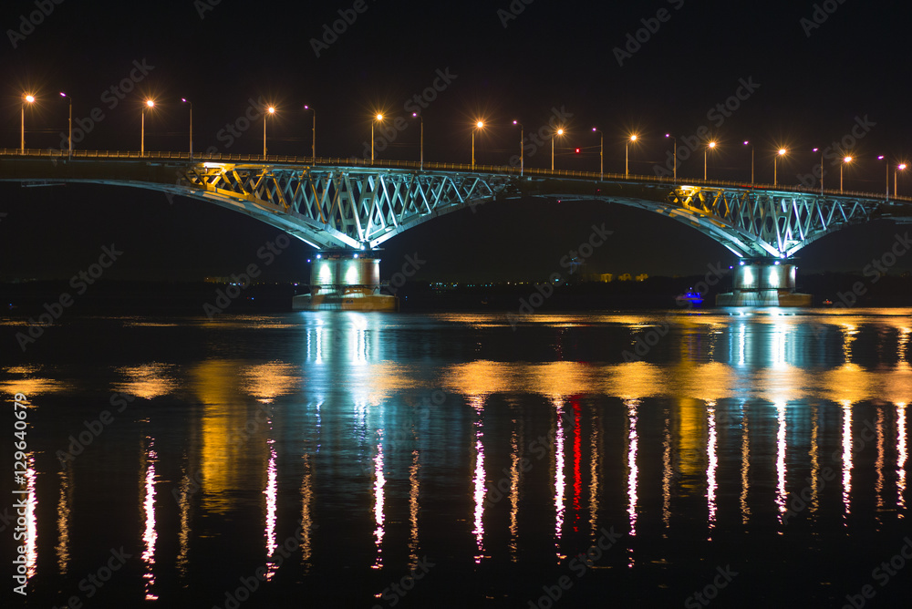 Obraz premium Night bridge with illumination 