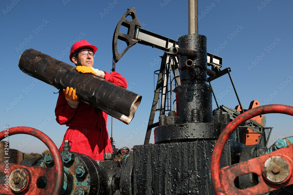 Oil Field Worker / Oil worker job, hard work and high pay Oil Field Worker / Oil worker job, hard work and high pay