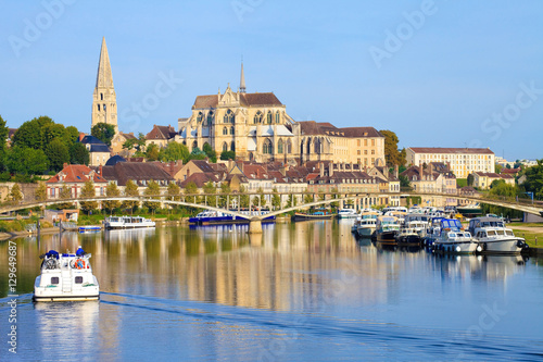 Photos Auxerre, péniche sur l'Yonne, abbaye Saint-germain, Bourgogne-Franche-Comté