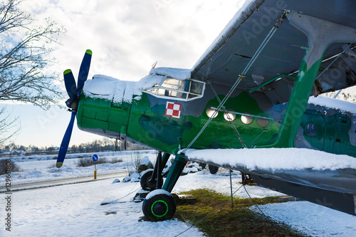 Fototapeta Naklejka Na Ścianę i Meble -  Old aircraft in winter