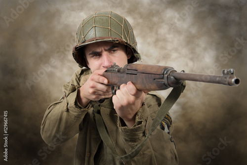 Fotografía American soldier ww2 attack