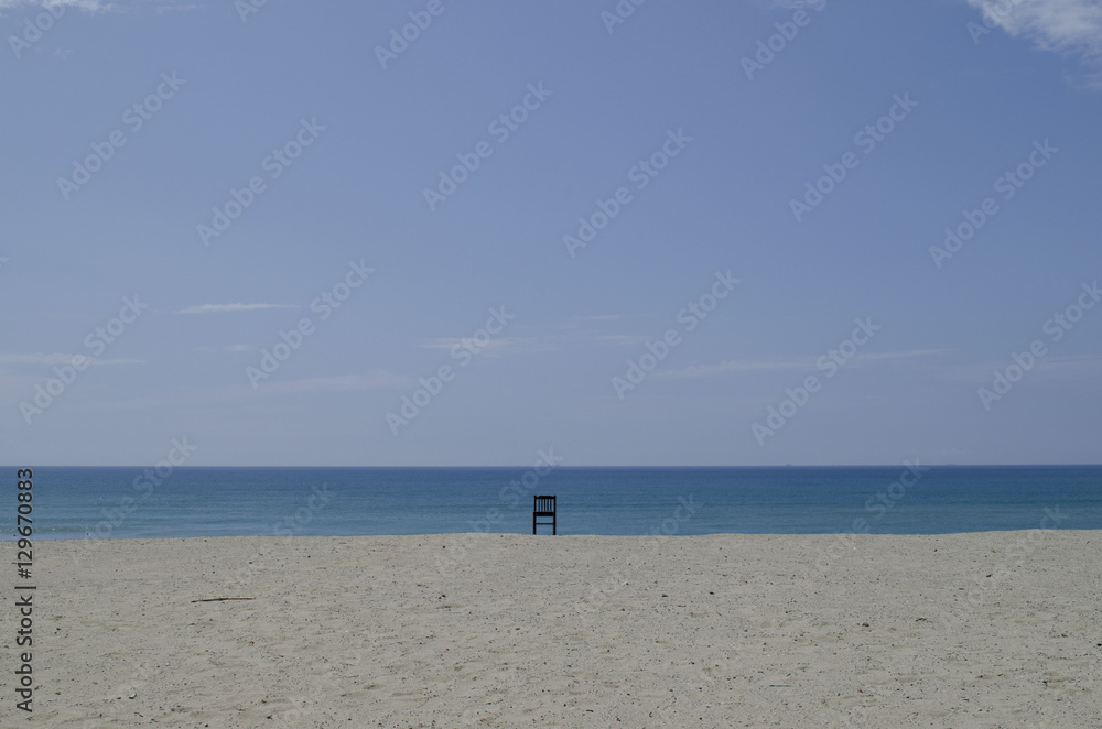 砂浜と椅子