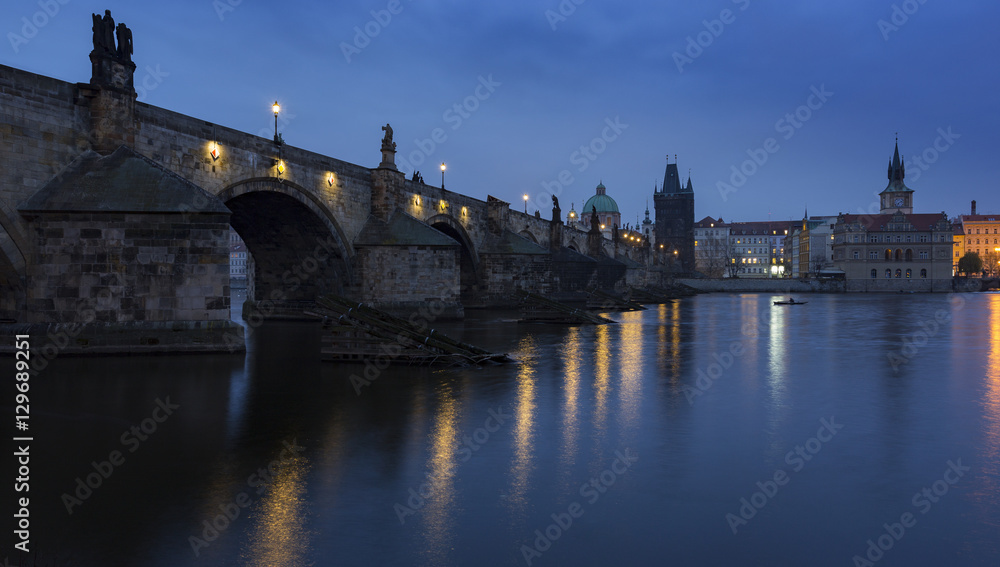 die Karlsbrücke in Prag