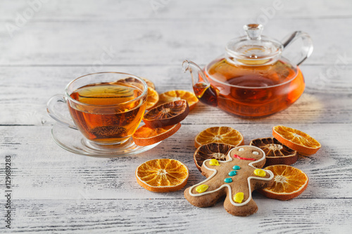 Obraz na plátně White tea cup with spices and xmas tree made of dried orange sli