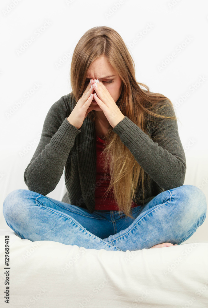 Obraz premium Young woman with painful sinus ache