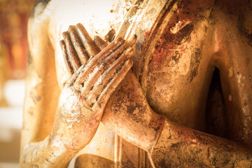 Rollo Buddha Hand der Buddha Statue Nahaufnahme  © Surajet.L