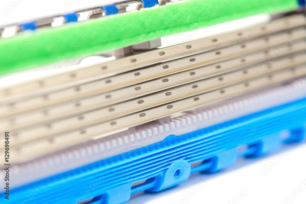 New sharp five-blade safety razor cartridge New sharp five-blade safety razor cartridge