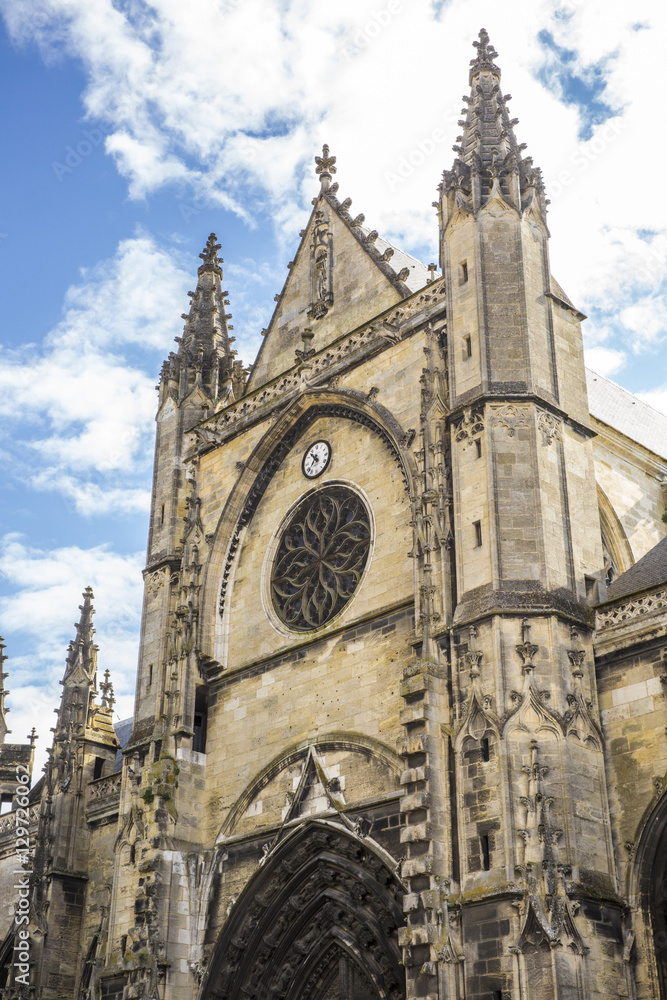 Fototapeta premium Front of the Saint Michel Basilica, Bordeaux, France