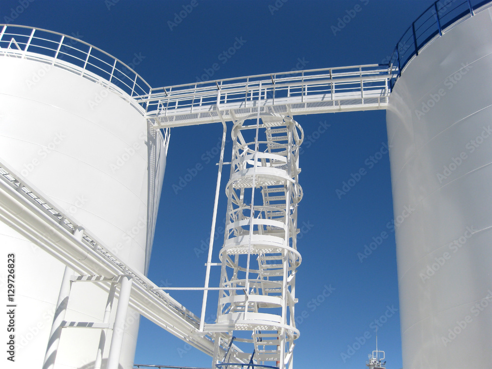 The tank with water and a ladder.