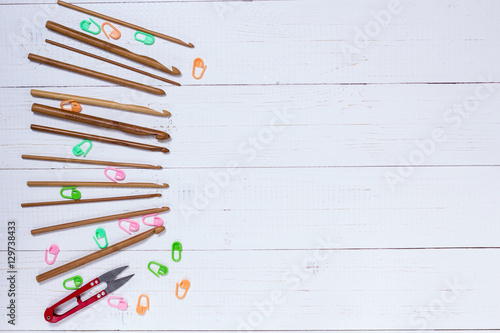 Set of bamboo crochet hooks, color sticker and red scissors