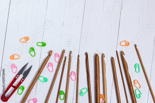 Set of bamboo crochet hooks, color sticker and red scissors