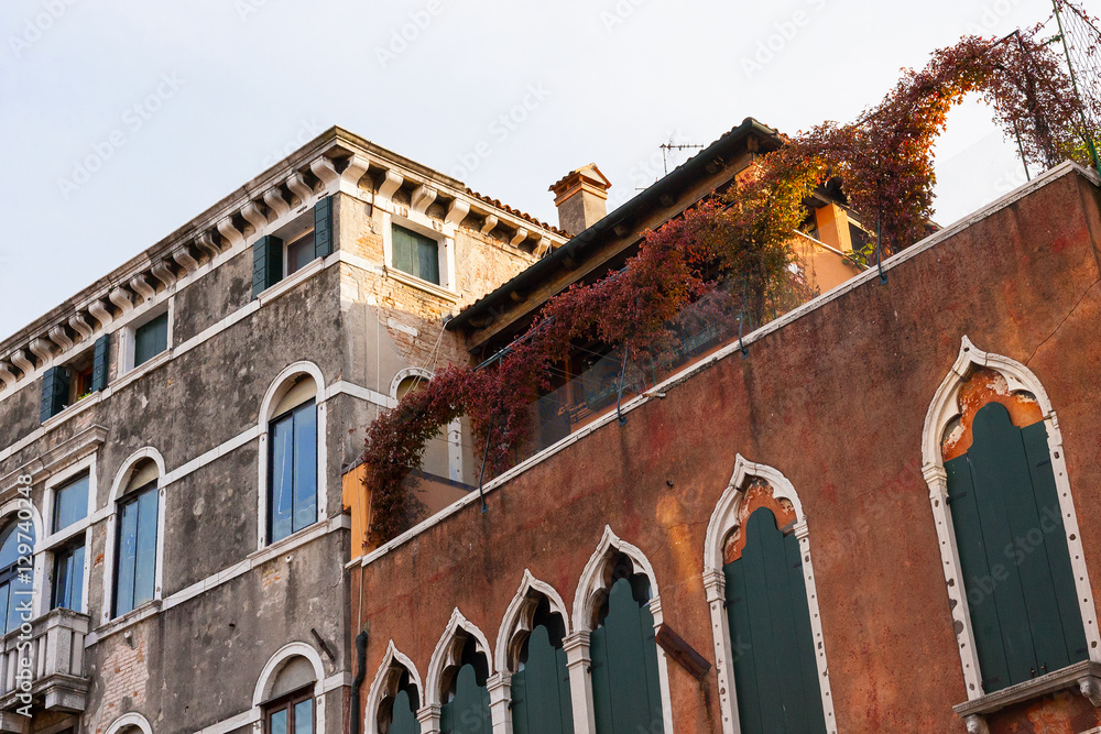 Obraz premium facades of houses in Venice city