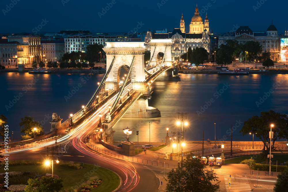 Fototapeta premium Szechenyi Chain Bridge in Budapest Hungary