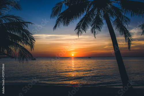 Fototapeta Naklejka Na Ścianę i Meble -  Colorful sunset on Phu Quoc island.