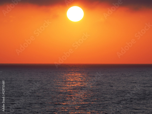 sunset at sea © enskanto