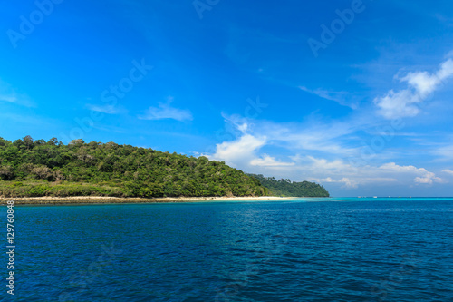 Fototapeta Naklejka Na Ścianę i Meble -  Rok island,Thailand seascape Rok island,Lanta island national pa