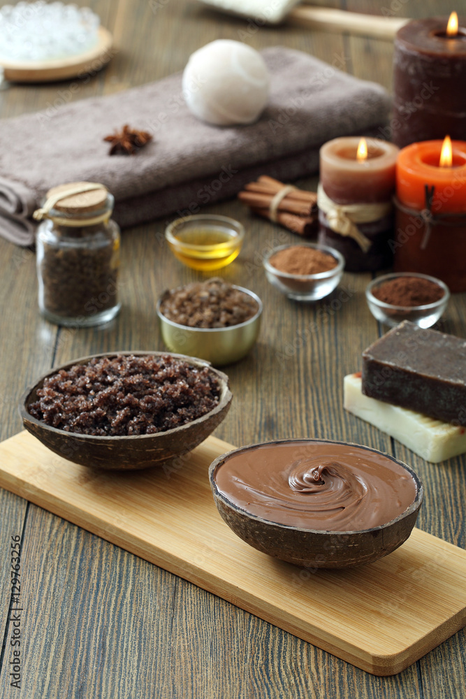Fototapeta premium trattamenti per copro e viso con aroma di cioccolato, maschera esfoliante e cioccolato fuso