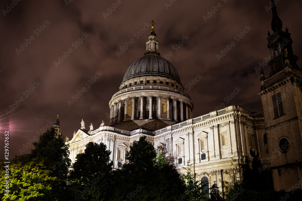 Nighttime view of St Paul's Cathedral with a cloudy sky central