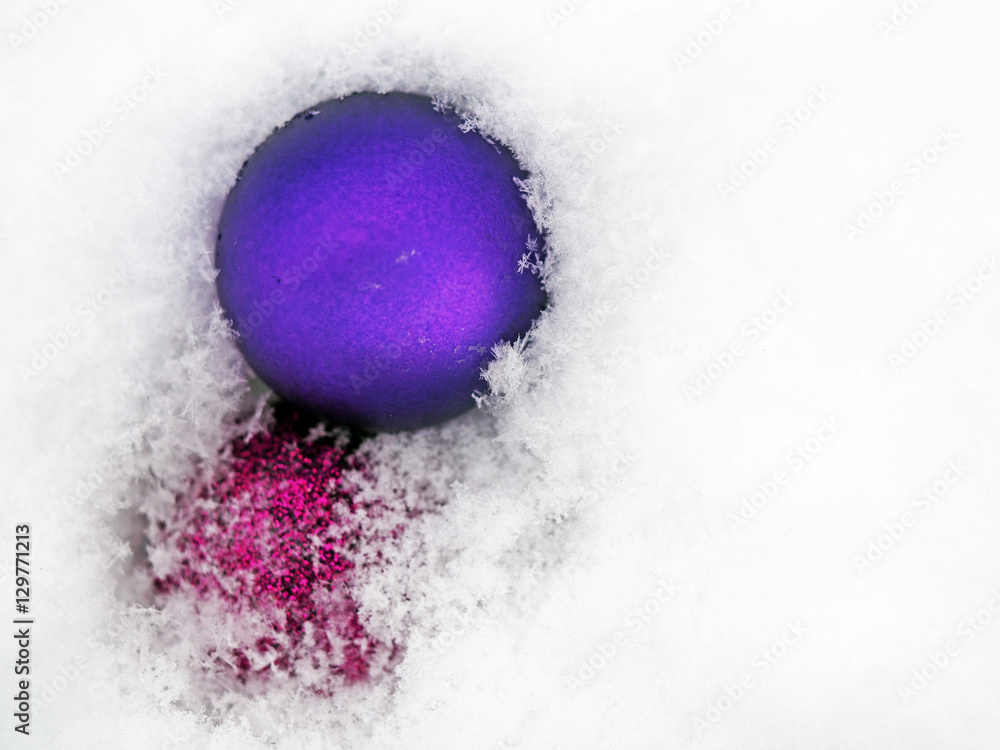 Fototapeta premium Christmas decorations balls in the snow.