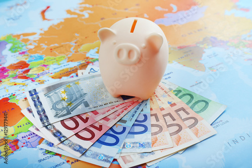 Pig moneybox and Euro bankn...