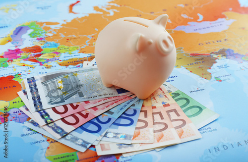 Pig moneybox and Euro bankn...