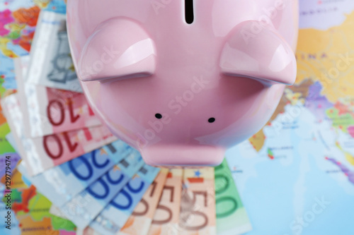 Pig moneybox and Euro bankn...