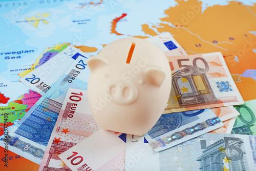Pig moneybox and Euro bankn...