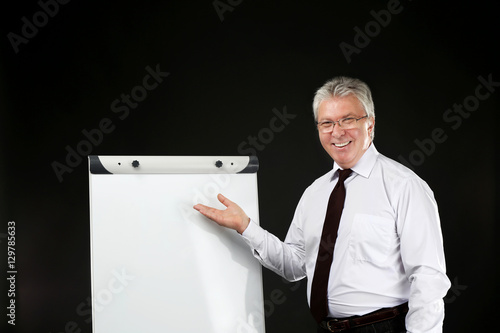 Senior businessman with fli...
