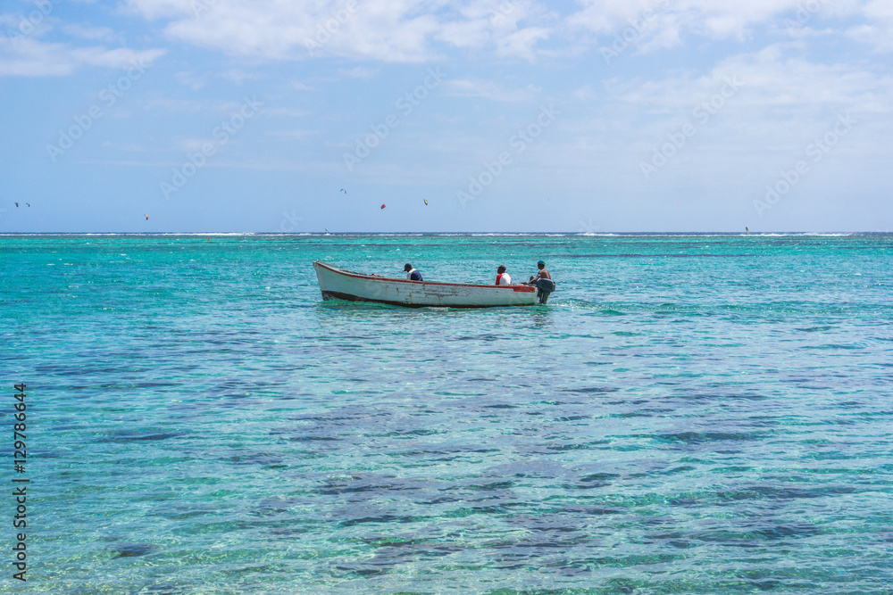 Fototapeta premium Alone boat on Idyllic beach on the coast of Mauritius