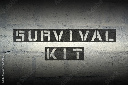 Obraz na płótnie survival kit GR