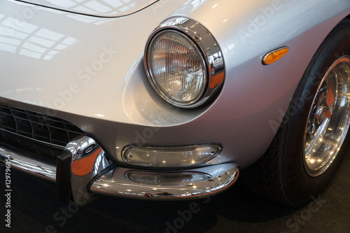 Headlight and bumper for a classic car © gringoglueck